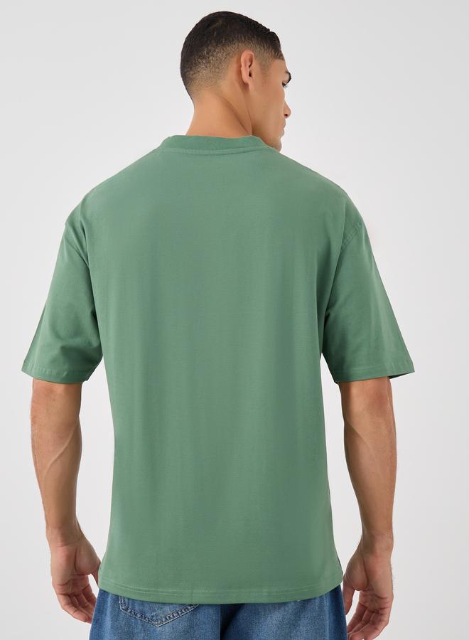 ستايلي تيشيرت بقصة بوكسي وياقة دائرية - Image 4